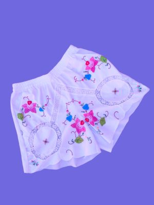 Pantalón corto bordado