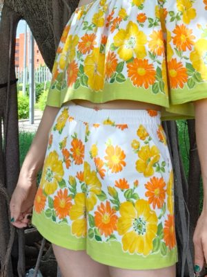Pantalón corto flores naranja y amarillo (M/L)
