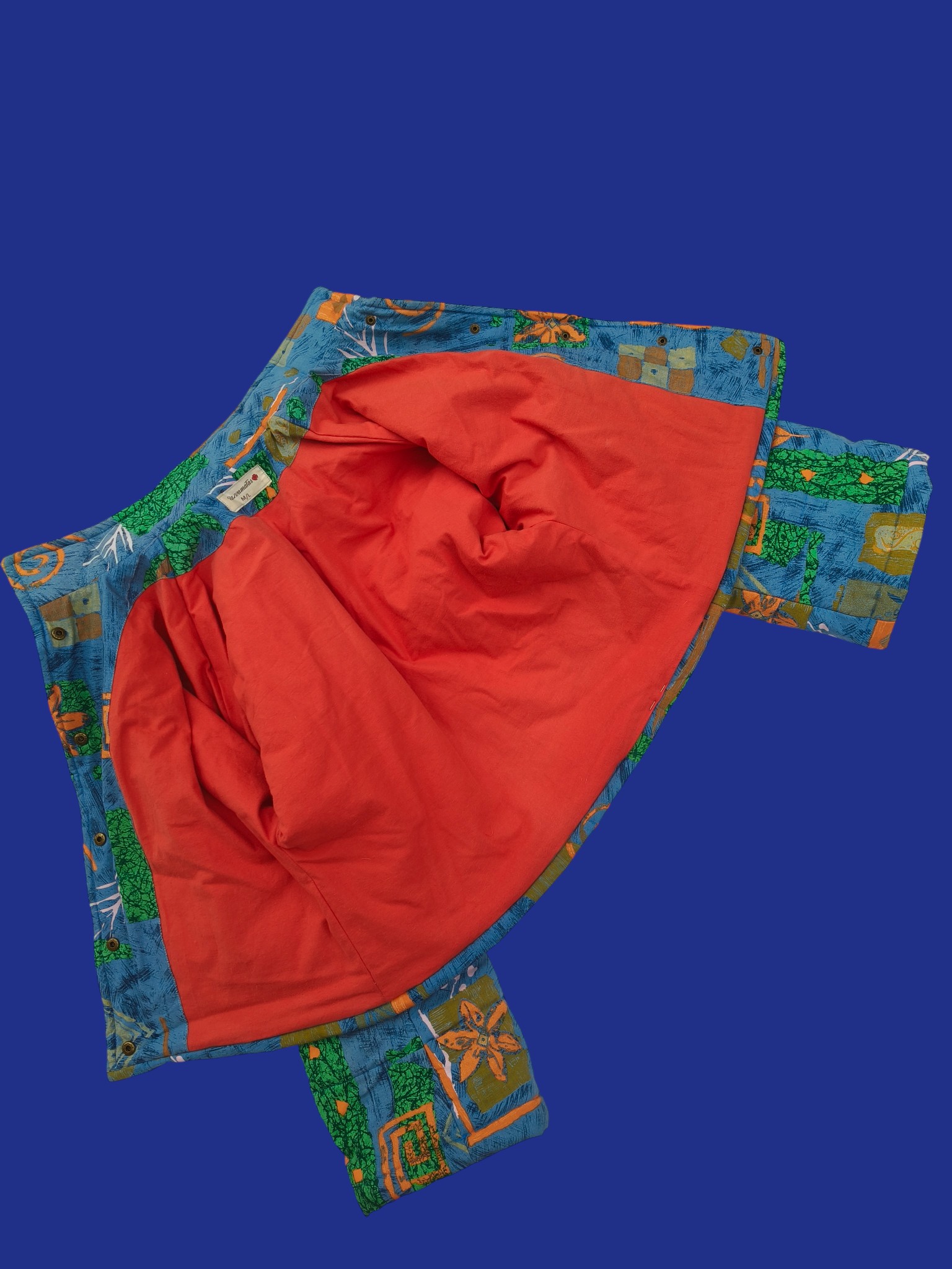 Chaqueta acolchada upcycling azul y naranja - Imagen 4