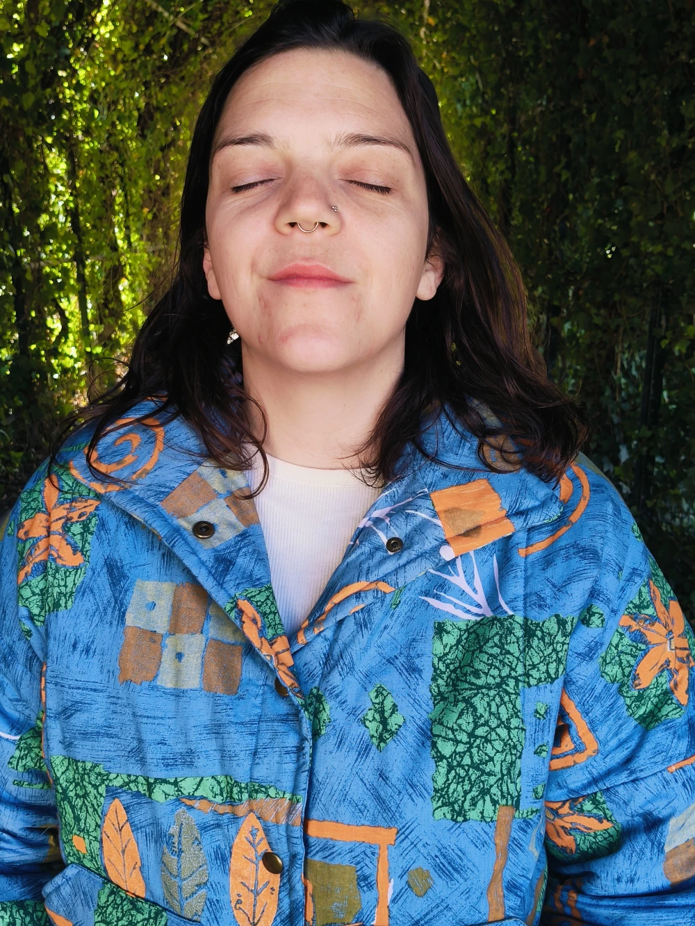 Chaqueta acolchada upcycling azul y naranja - Imagen 2