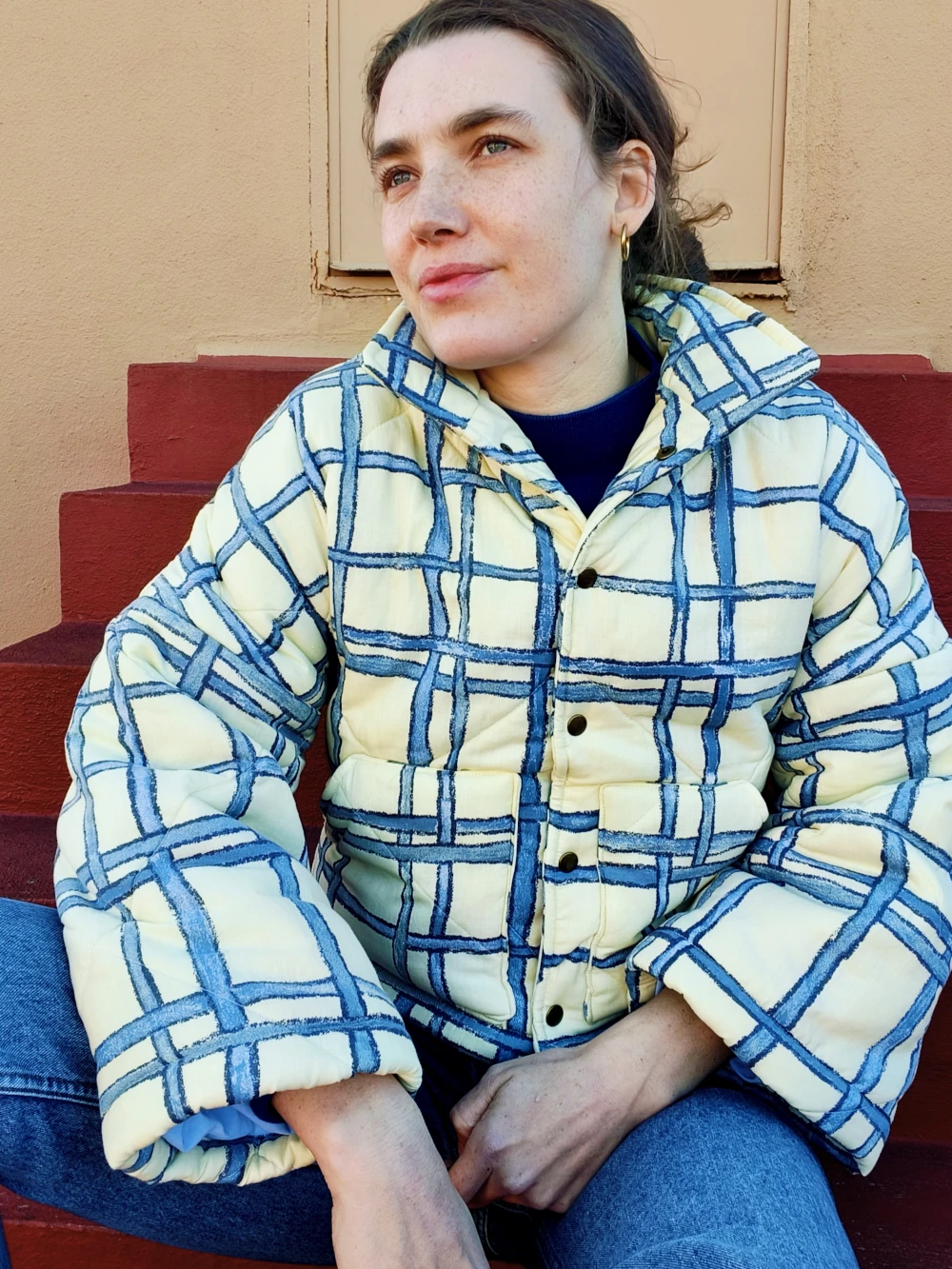 Chaqueta acolchada upcycling rayas azules - Imagen 2