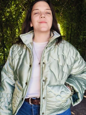 Chaqueta acolchada upcycling flores bordadas S/M