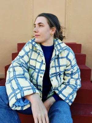 Chaqueta acolchada upcycling rayas azules